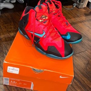 Nike Lebron XI Sneakers